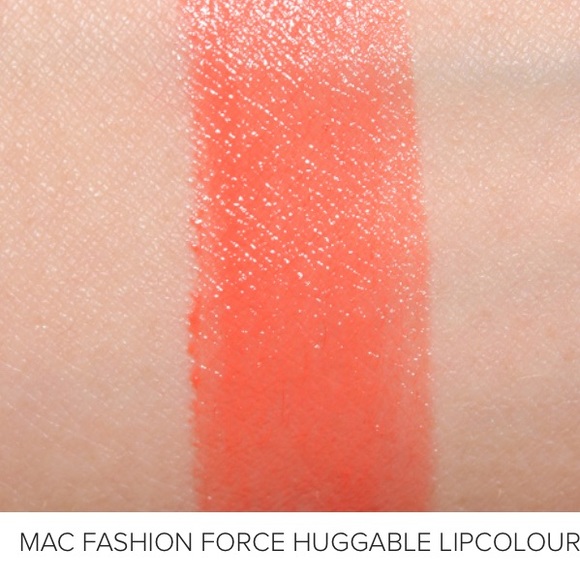 π3/$25π MAC Huggable Lipcolour Fashion Force - Picture 6 of 6
